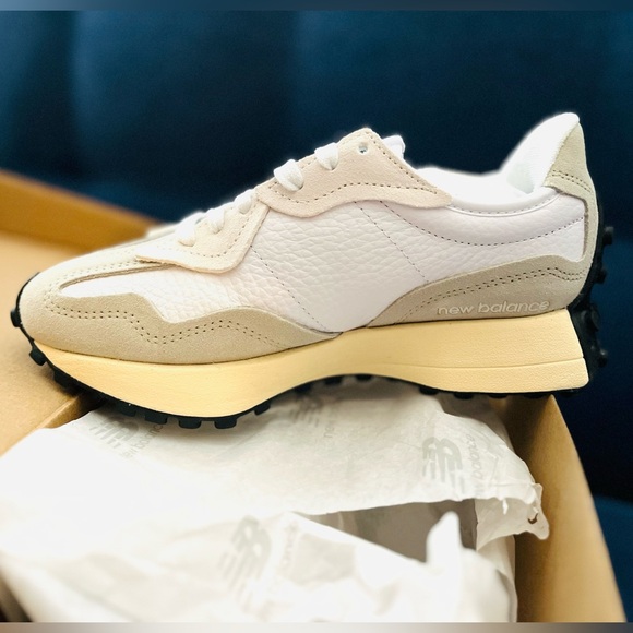 New Balance 327 Unisex Women 6 / Men 4.5 Sneakers Shoes White Leather Dark Green - Picture 3 of 9